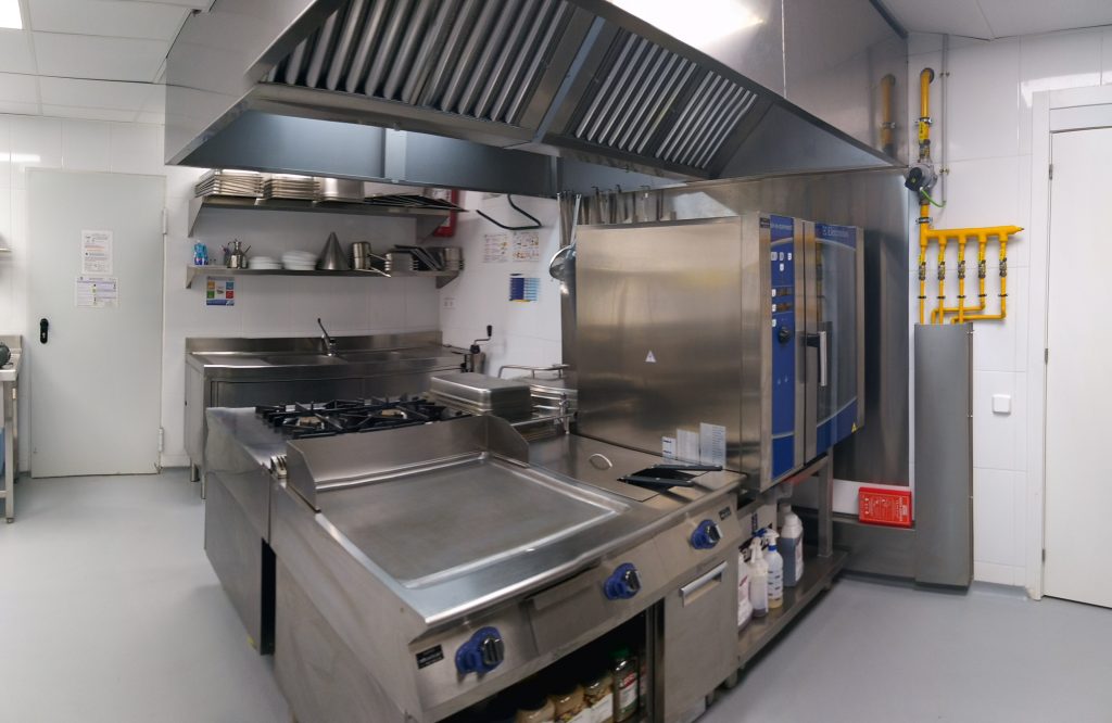 Instalación de cocina en escuela privada